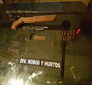 Secuestraron armas y balas.