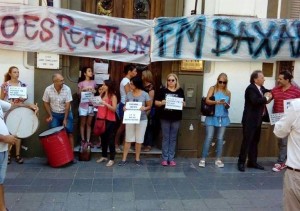 El viernes 3 de febrero los trabajadores de LT 14 y Baxada se manifestaron en la calle.