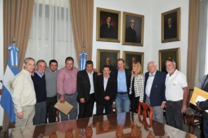 Firmó convenios por más de 3 millones de pesos para obras en juntas de gobierno.