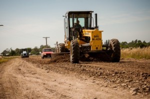 Movimiento de suelos y compactación de broza.