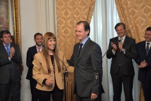 Bordet proyecta descentralizar el sistema de salud y fortalecer la atención primaria.