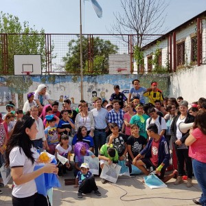 Cristina Cremer compartió el Día del Estudiante con alumnos de la Toma Vieja.