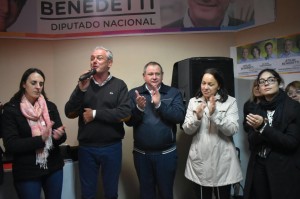 Rogel junto a Benedetti inauguraron un local de Cambiemos.