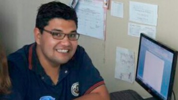 Prof. Gabriel Flores.