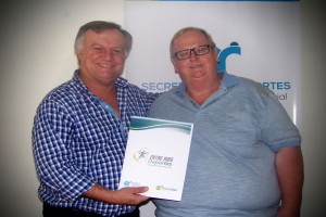 Gómez entregó un subsidio de 25.000 pesos para la compra de material deportivo.