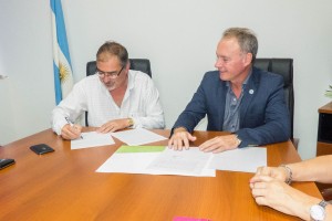 Convenio para el mantenimiento de caminos rurales en Crespo.