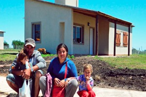 Avanza con la construcción de más de 3.000 viviendas en municipios y juntas de gobierno.