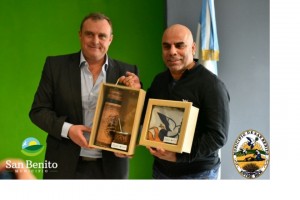 El intendente de San Benito se niega a cancelar un convenio firmado el año pasado con Serna.