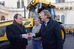 Con recursos propios. 