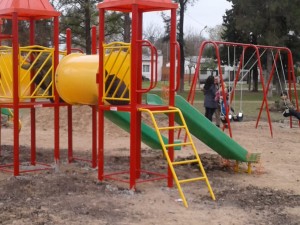 Juegos infantiles en Colonia Avellaneda