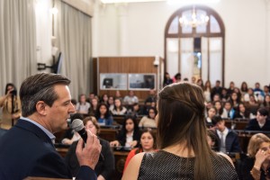 Bahl recibió a los alumnos de Paraná.