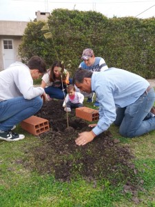 Este jueves seguirá la plantación de árboles apadrinados.