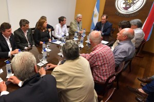 El gobernador Gustavo Bordet se reunió en la Bolsa de Cereales con la Mesa de Enlace. 