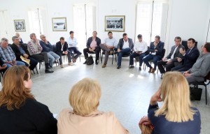 Se reunieron con el ministro de Economía, Hugo Ballay y el secretario General de la Gobernación, Edgardo Kueider.