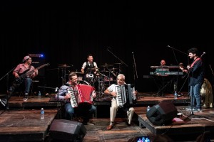 La música como oportunidad: artista paranaense presentó su batería con una interesante propuesta.