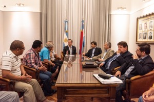 Mesa de dialogo en la Vicegobernación.