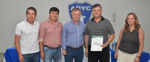 Entrega de subsidios a la Escuela Municipal de Deportes, Club Ferro y la Asociación Deportiva y Cultural de Crespo.