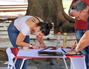 FORJA recolectando firmas.