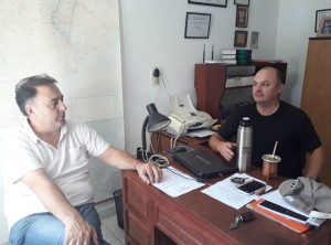 Lacoste en dialogo con el  pre candidato a intendente de Tabossi, German Manucci.