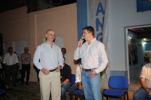 Stang presentó a su compañero de fórmula