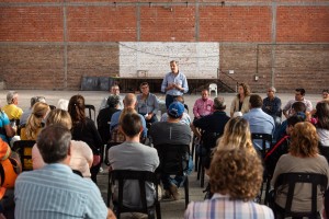 Encabezó una reunión con vecinos e instituciones.