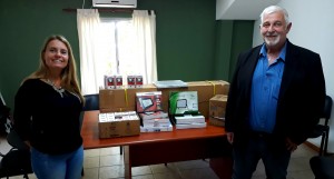 Entrega de elementos a una escuela de Colonia Avellaneda
