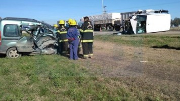 Fuerte impacto entre dos vehículos