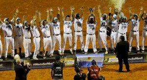 Reconocimiento para los campeones mundiales de Sóftbol