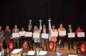 Presidente municipal y concejales de Cerrito recibieron el diploma