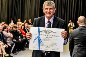 Kloss recibió el diploma como Senador provincial