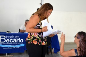 Respondiendo consultas sobre el trámite online.