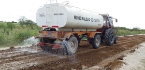 Mejoran el camino a Puerto Curtiembre