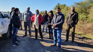 Benitez junto a legisladores e intendente recorrió caminos rurales