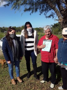 Se entregaron cuadernillos recreativos en Brugo