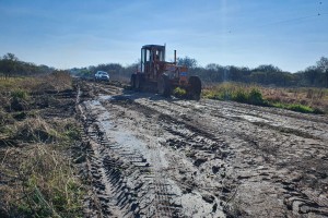 Mejoran la comunicación de un camino productivo que conecta los departamentos Paraná y Nogoyá.