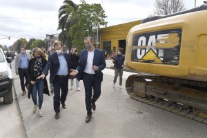 Bordet junto al intendente Adán Bahl recorrió la obra de recuperación integral de la avenida Zanni de Paraná.