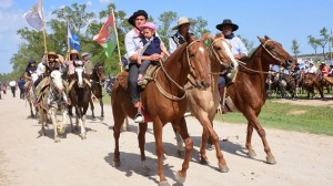 Desfile tradicionalista en Puerto Curtiembre