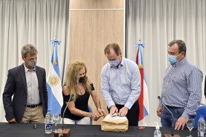 Apertura de sobres para la construcción de viviendas en San Gustavo y Estación Sosa.