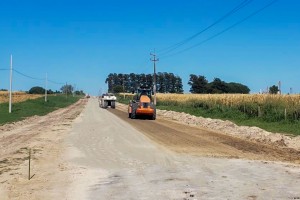 Avanza la reconstrucción del ingreso a Aldea Protestante .