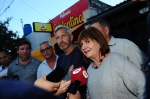 Frigerio y Bullrich de recorrida en Gualeguaychú. 