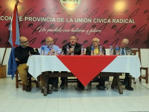 En la casa del partido.