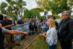 Stratta dialogó con los productores