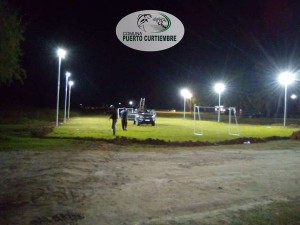 Finalizaron los trabajos en la cancha de fútbol en la costanera de Curtiembre