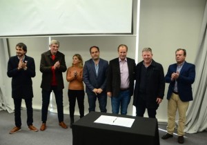 Solari valoró el convenio para la construcción de viviendas