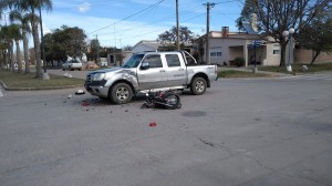 Una camioneta y una moto, los vehículos involucrados