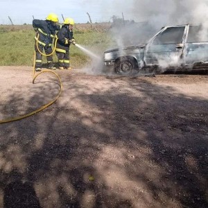 Incendio total del automóvil