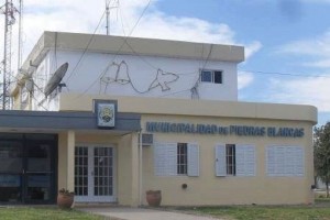 La municipalidad de Piedras Blancas adhiere al feriado