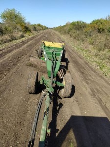 Reacondicionan caminos en zona de Antonio Tomás