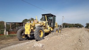 Colocan broza en calles de Brugo