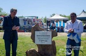 Se descubrió una placa recordatoria